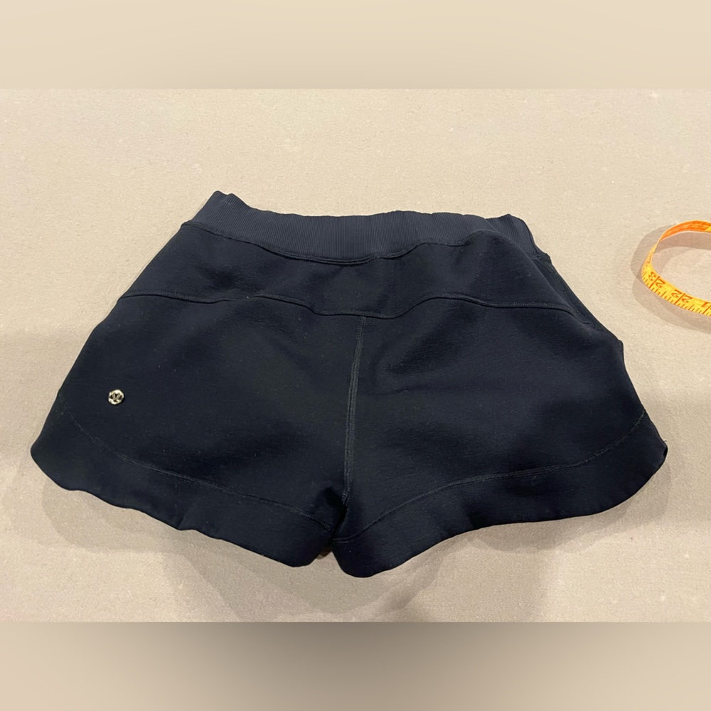 Lululemon cheek warmer short black